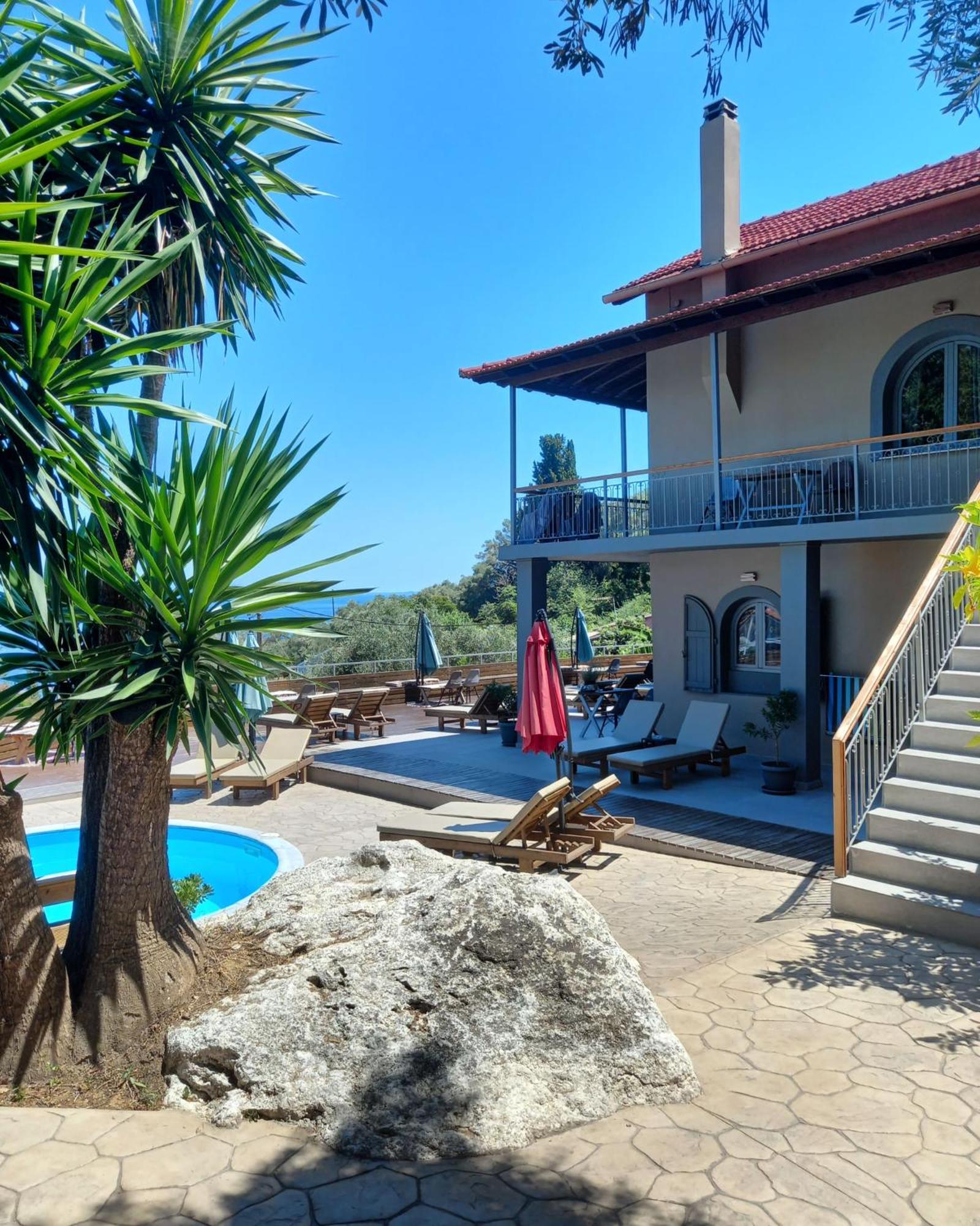 Seven Keys Luxury Suites Achílleion Extérieur photo